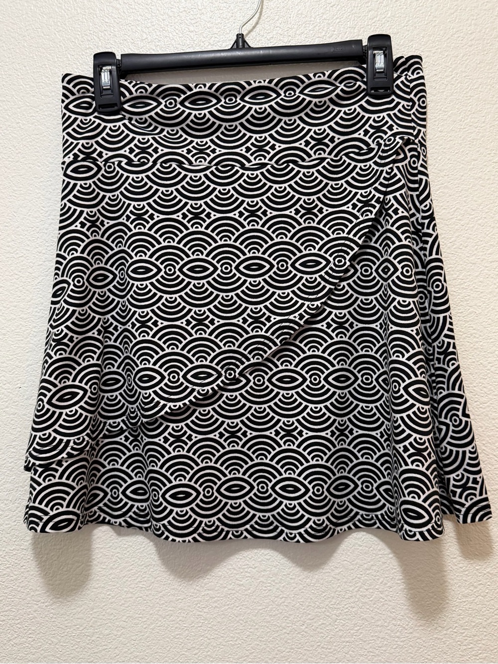Soybu black and white athletic mini skirt, tummy control band, size small